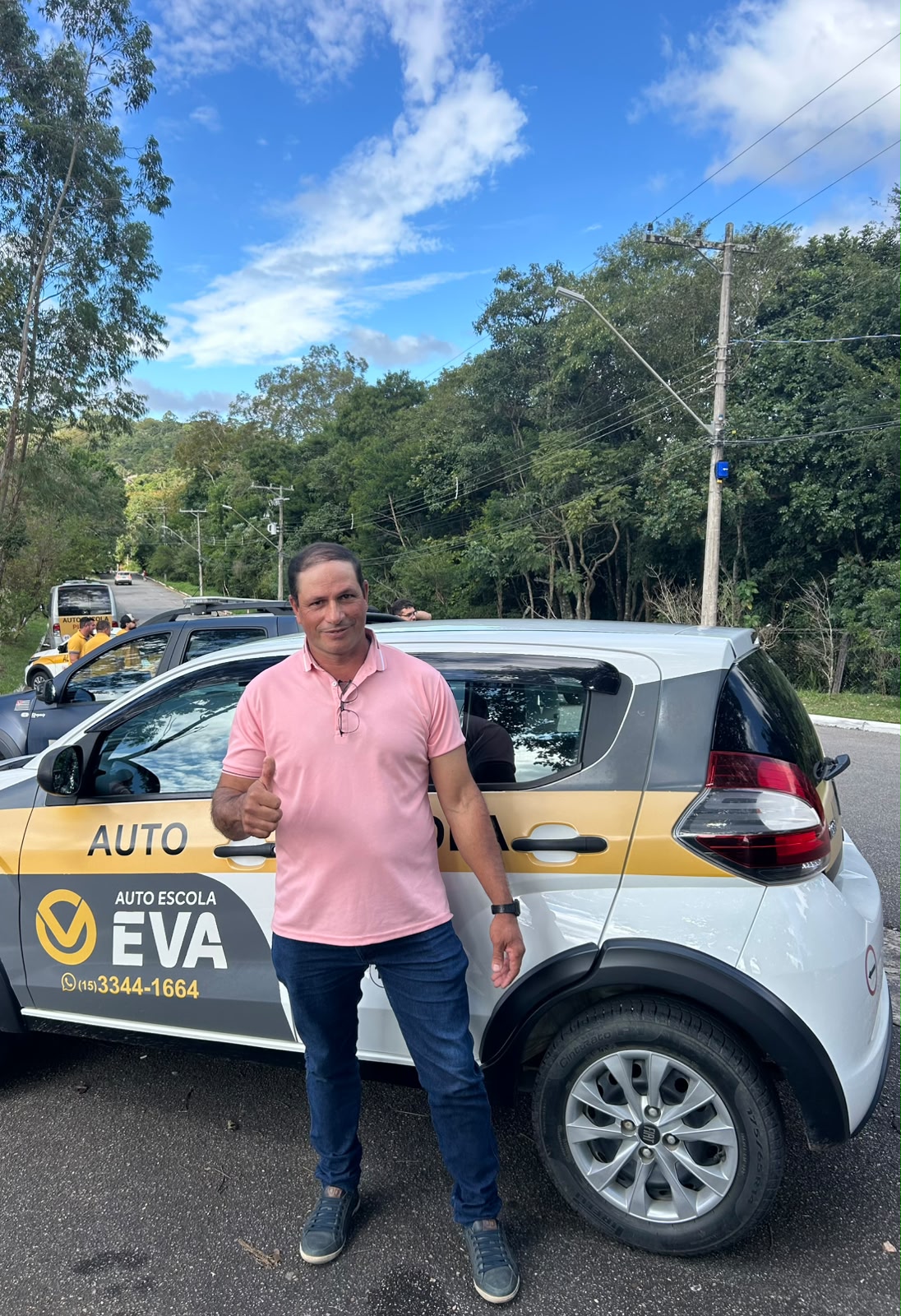 Aluno aprovado no carro